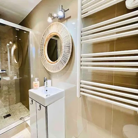Appartement Centre , Magnifique , 5 Min Palais *